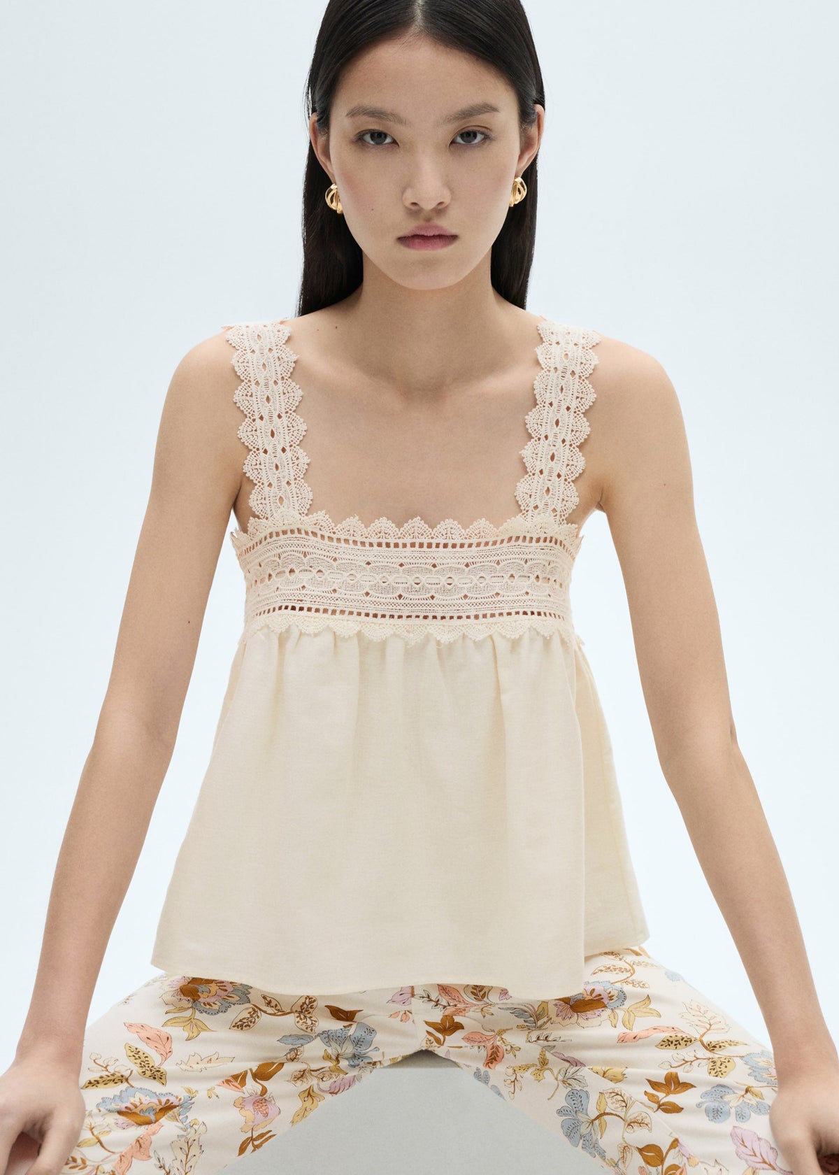 Openwork detail top